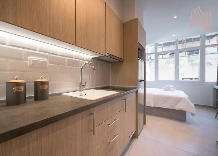 Yellow Door, Nilie Hospitality Mgmt * Salonic